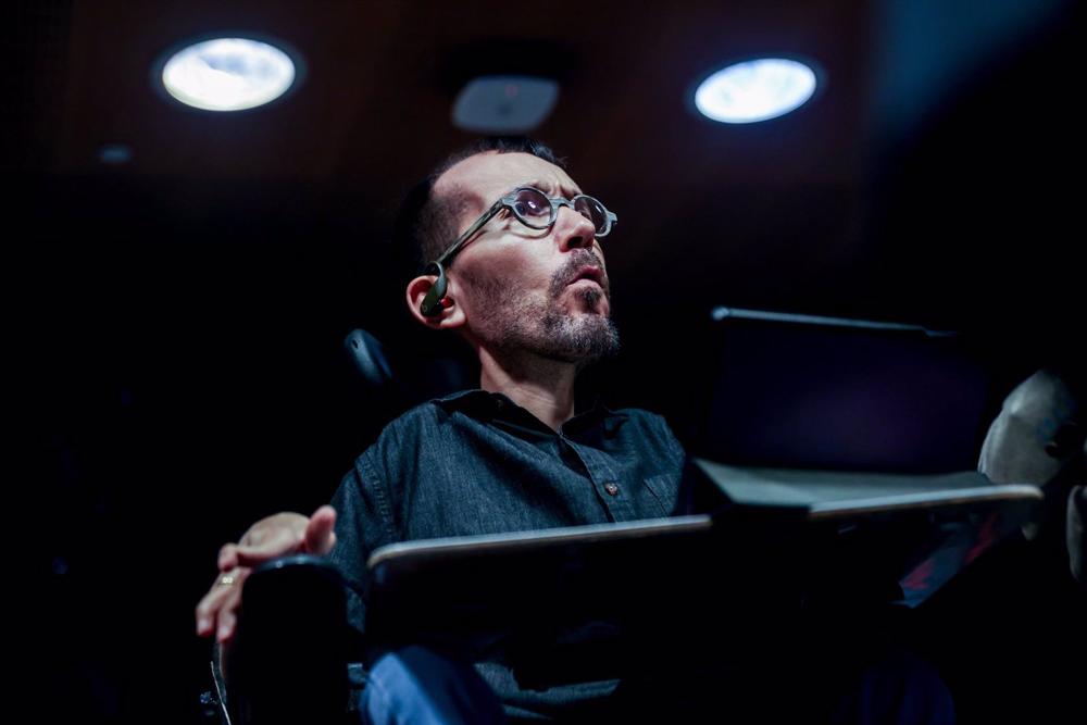 El portavoz de Unidas Podemos en el Congreso, Pablo Echenique, inaugura la jornada 'La discriminación por edad en el ámbito laboral' en el Congreso de los Diputados, a 17 de octubre de 2022, en Madrid (España). El