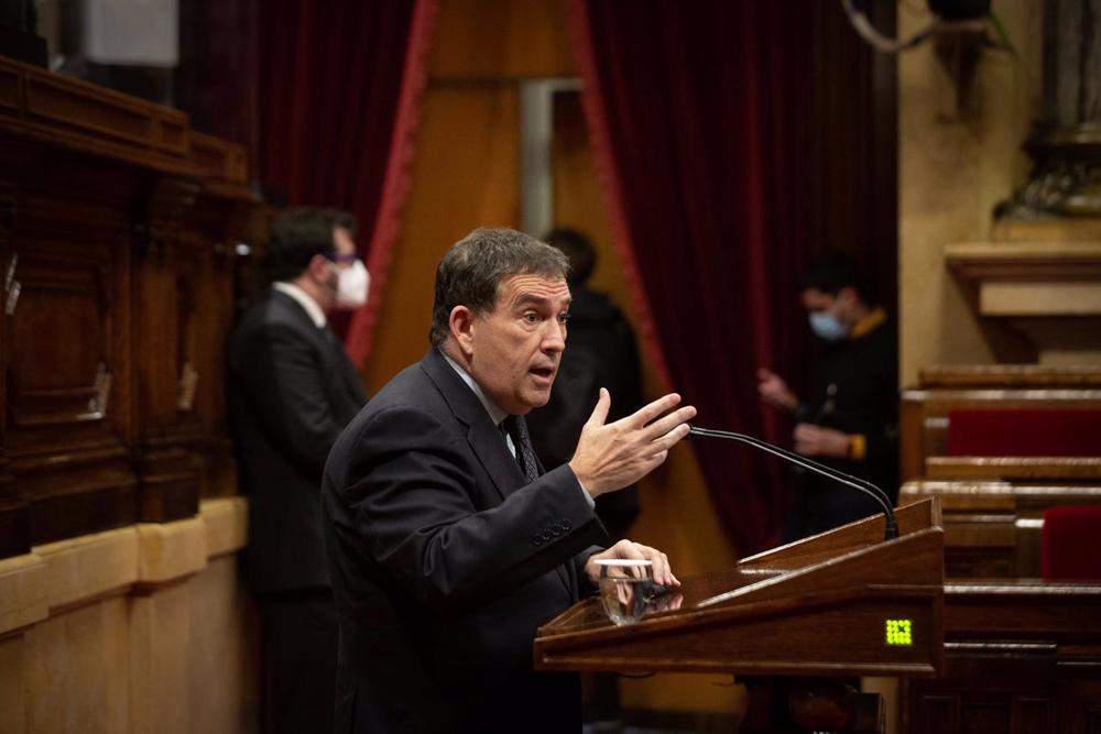 Archivo - El diputado de Junts en el Parlament, Jaume Alonso-Cuevillas, en una imagen de archivo en la Cámara. Archivo