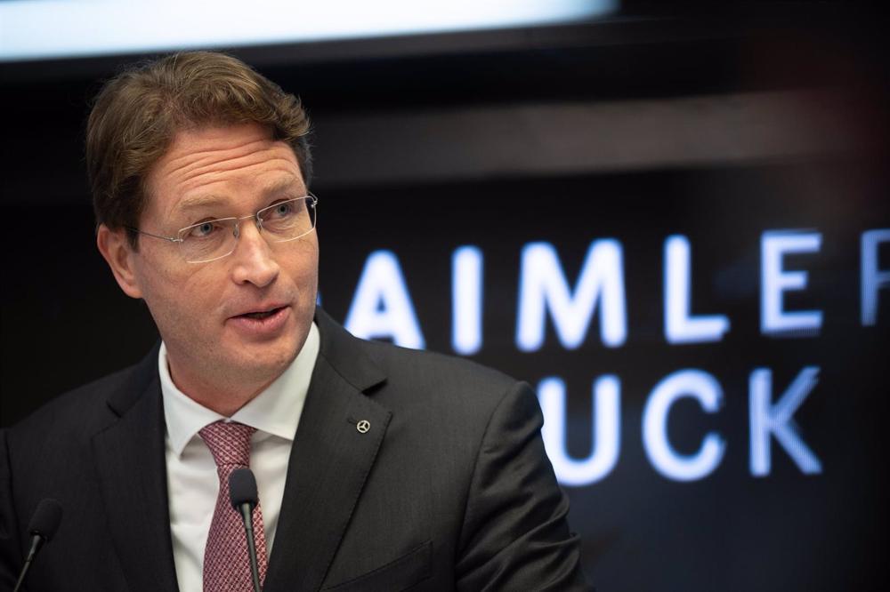 Archivo - FILED - 10 December 2021, Hessen, Frankfurt_Main: Ola Kaellenius, Chairman of the Board of Management of Daimler AG, speaks during the IPO of commercial vehicle manufacturer Daimler Truck. Photo: Sebastian Gollnow/dpa Archivo