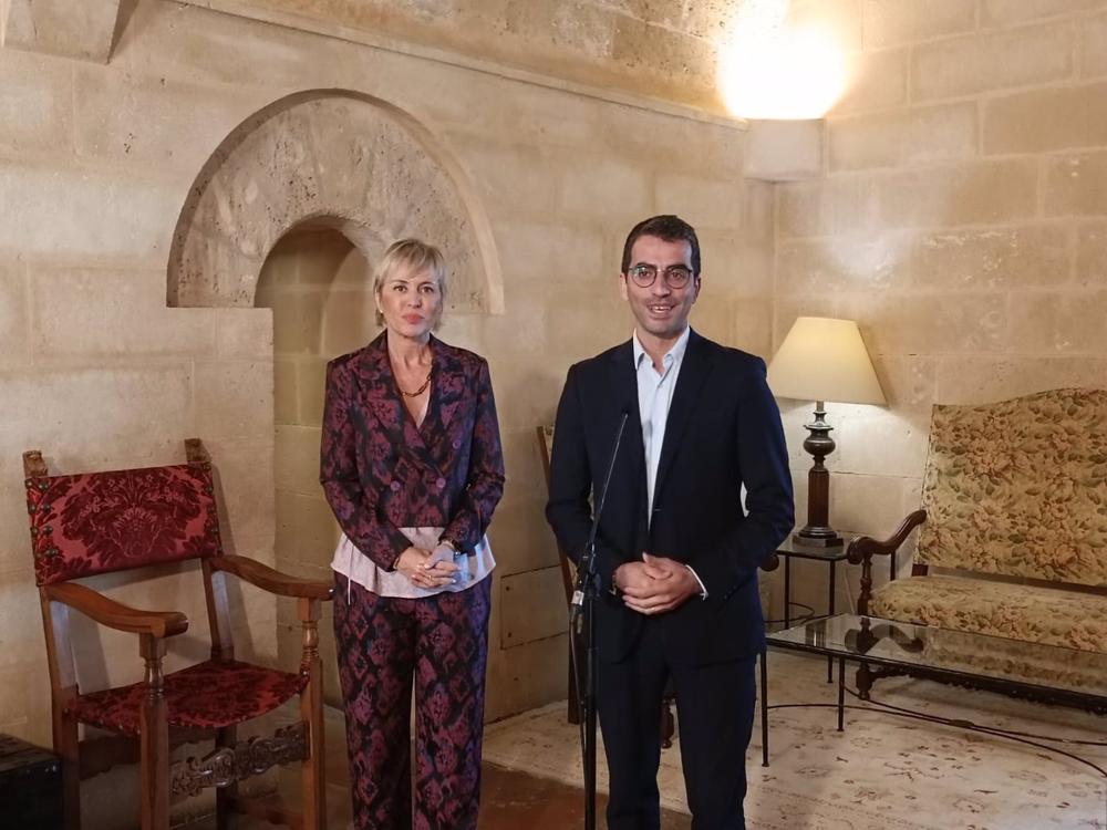 El conseller de Fondos Europeos, Universidad y Cultura, Miquel Company, tras mantener un encuentro con la secretaria de Estado de Digitalización e Inteligencia Artificial, Carme Artigas. El