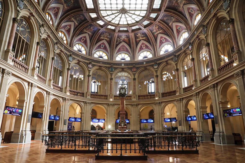 Archivo - Interior del Palacio de la Bolsa, a 30 de agosto de 2022, en Madrid (España). Archivo