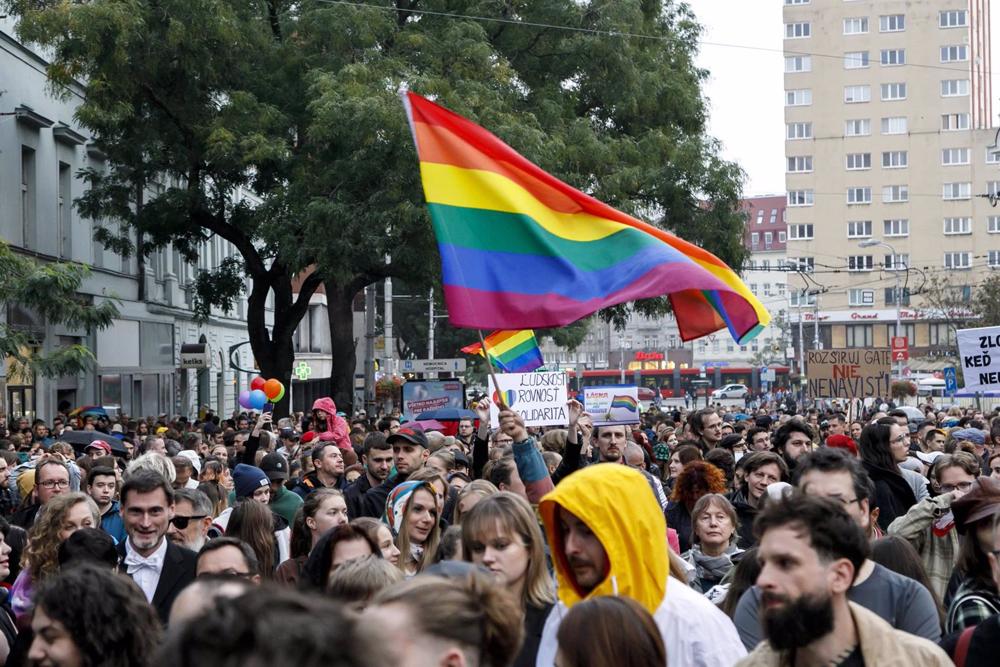 Una manifestazione contro la violenza nei confronti della comunità LGTBI Una