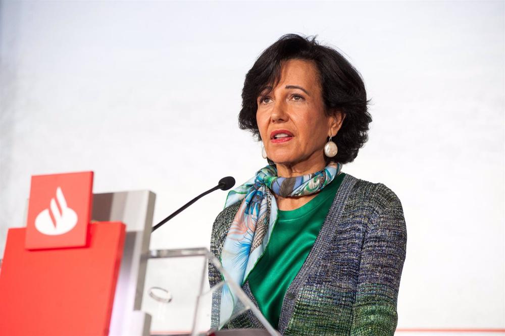 Archivo - La presidenta de Banco Santander, Ana Botín, en la presentación de resultados de 2020. Archivo