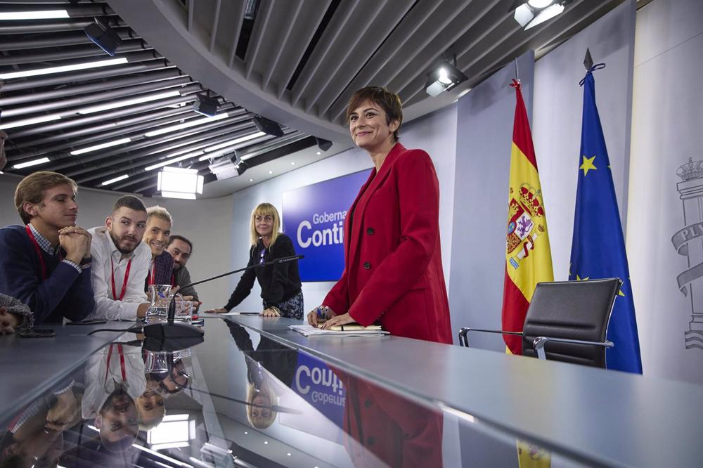 La ministra Portavoz y de Política Territorial, Isabel Rodríguez, después de una rueda de prensa posterior a la reunión del Consejo de Ministros, en el Palacio de La Moncloa, a 31 de octubre de 2022, en Madrid (España). La