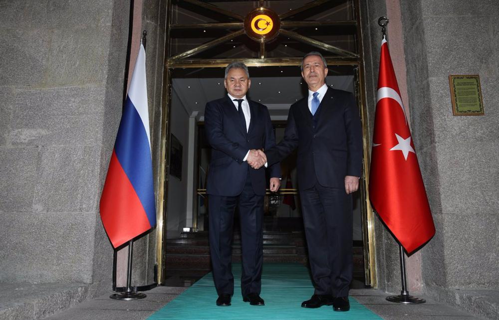 Archivo - Los ministros de Defensa de Rusia y Turquía, Sergei Shoigu y Hulusi Akar Archivo