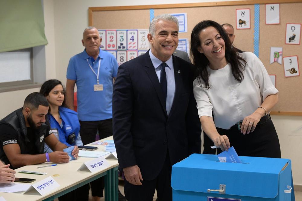 Yair Lapid esprime il suo voto alle elezioni parlamentari in Israele Yair