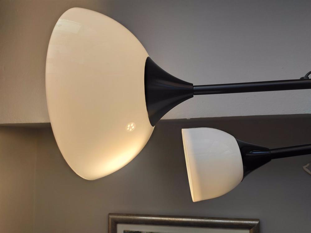 Archivo - Recursos de luz, consumo eléctrico en hogares, electricidad, interruptor, lámpara, IPC. Archivo