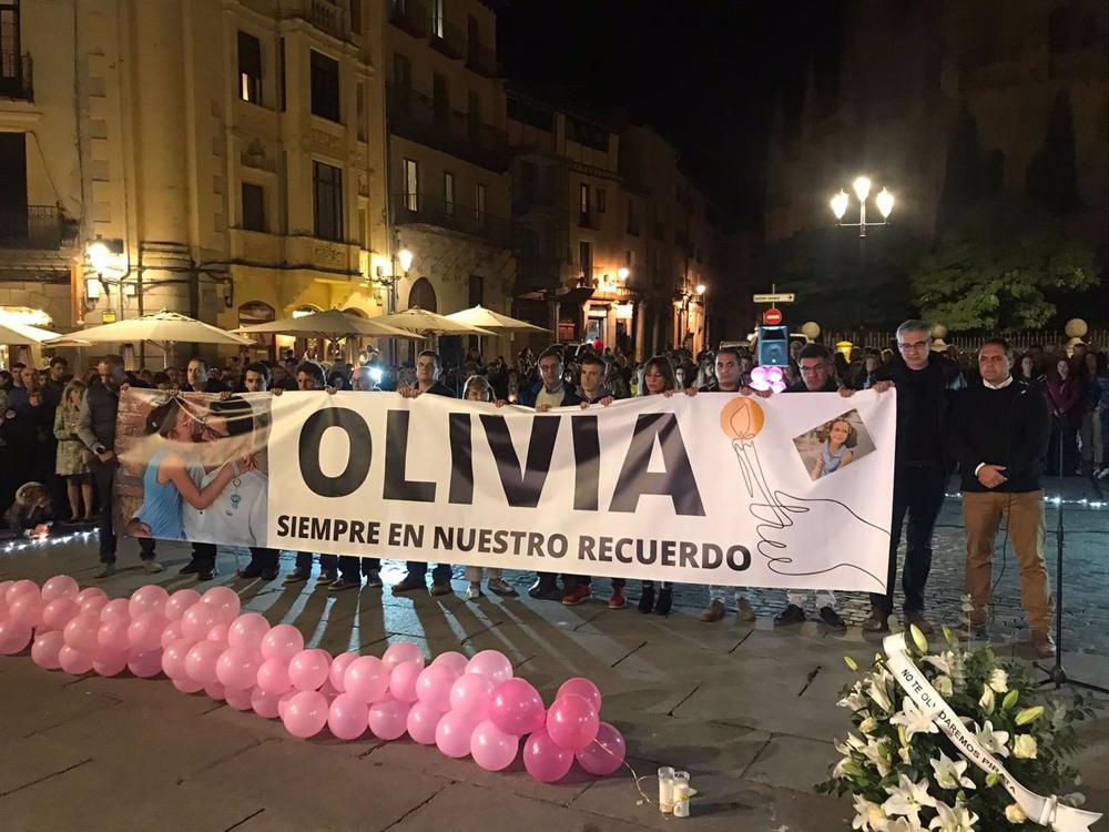 Concentración en la plaza Mayor de Segovia en repulsa al presunto asesinato de Olivia. Concentración