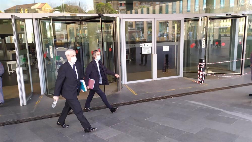 Archivo - El exerente de CDC Germà Gordó sale de la Ciutat de la Justícia con su abogado Cristóbal Martell tras declarar por videoconferencia ante la Audiencia Nacional por el presunto blanqueo en el partido Archivo