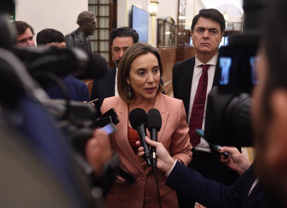 La portavoz parlamentaria del PP en el Congreso, Cuca Gamarra, ofrece declaraciones a los medios a su salida de una sesión plenaria en el Congreso de los Diputados, a 2 de noviembre de 2022, en Madrid (España). El Partido Popular va a forzar una votación La