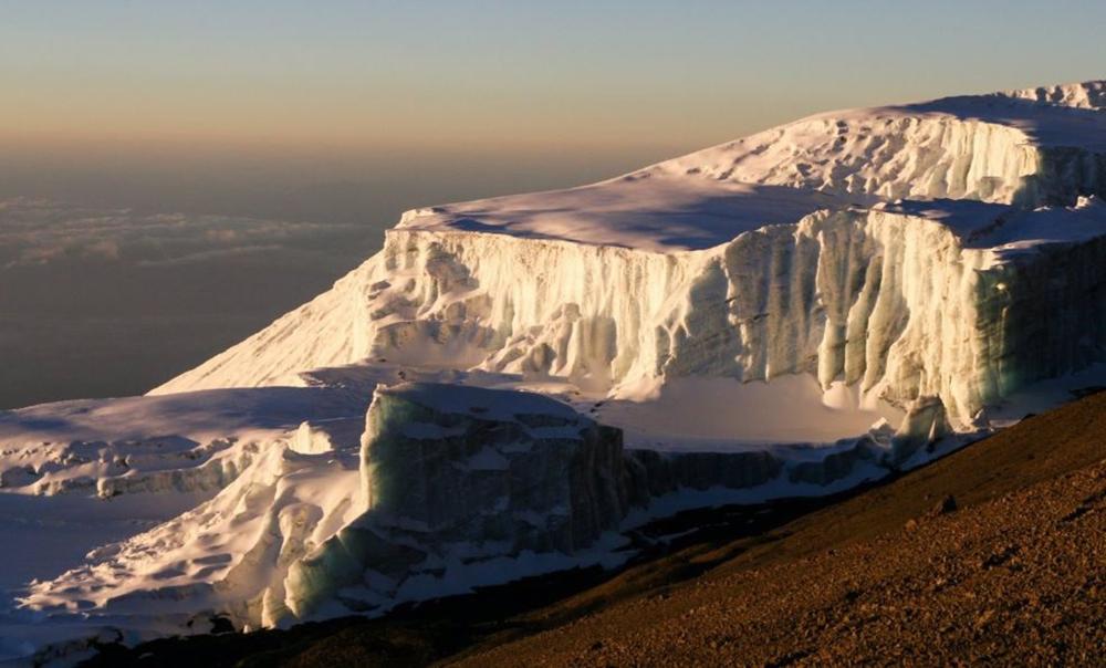 Settore complesso del ghiacciaio della vetta del Kilimanjaro Settore