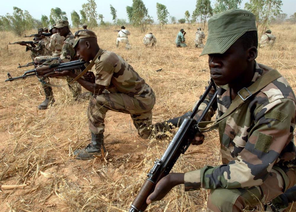 Archive - Niger military in training session Archive