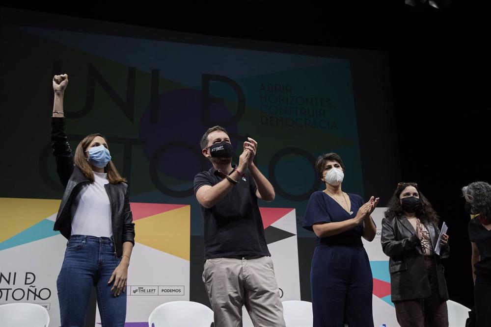 Archivo - (I-D) La ministra de Derechos Sociales y Agenda 2030, Ione Belarra; el exvicepresidente del Gobierno Pablo Iglesias, la política y periodista brasileña Manuela d’Ávila, y la legisladora argentina Ofelia Fernández, en el mitin final de la ‘Univer Archivo