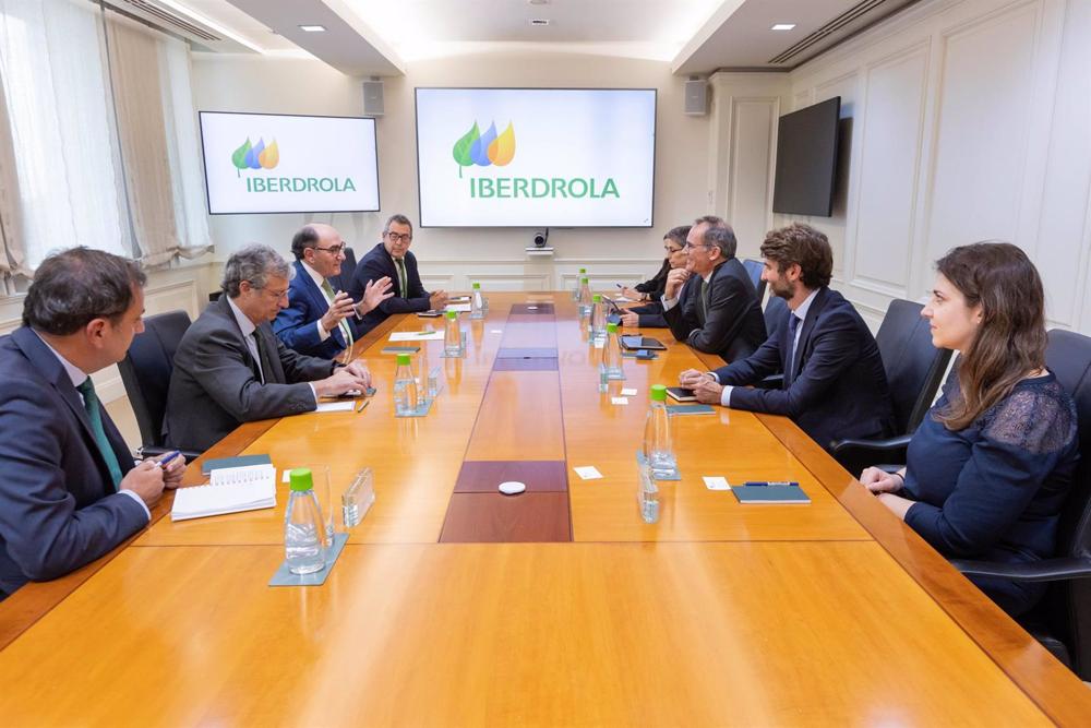 El presidente de Iberdrola, Ignacio Sánchez Galán, mantiene un encuentro de trabajo con el vicepresidente para Europa, América Latina y el Caribe de International Finance Corporation (IFC), Alfonso García Mora El