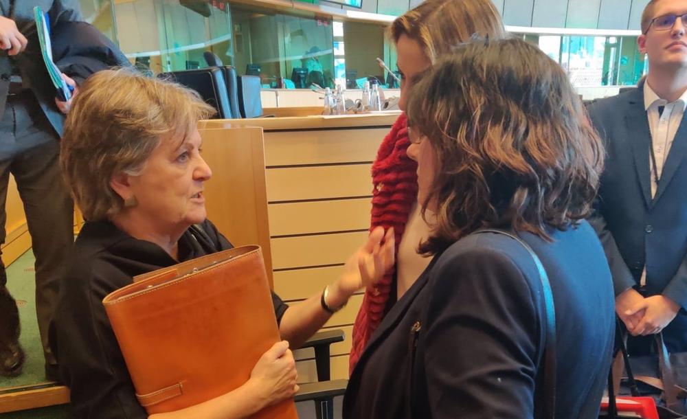 La comisaria de Cohesión, Elisa Ferreira, y la eurodiputada aragonesa del PSOE Isabel García La