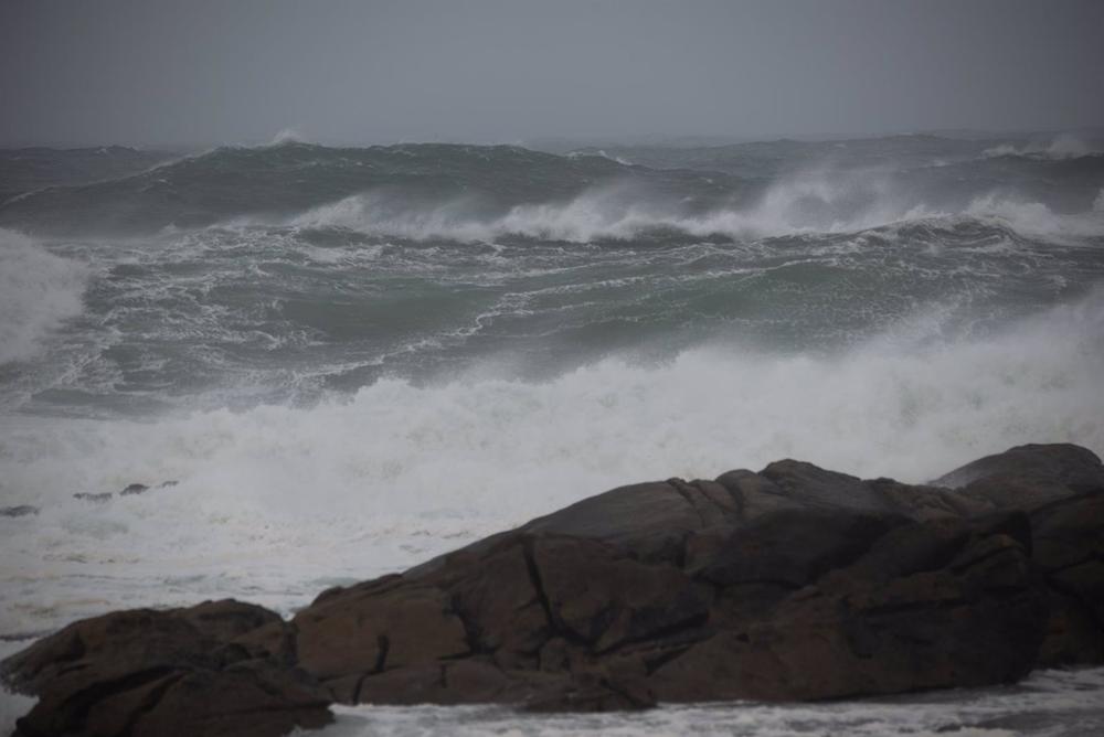Fuerte oleaje en la zona de Santa Maria de Oia hasta Cabo Silleiro, a 20 de octubre de 2022, en Pontevedra, Galicia, (España). Fuerte
