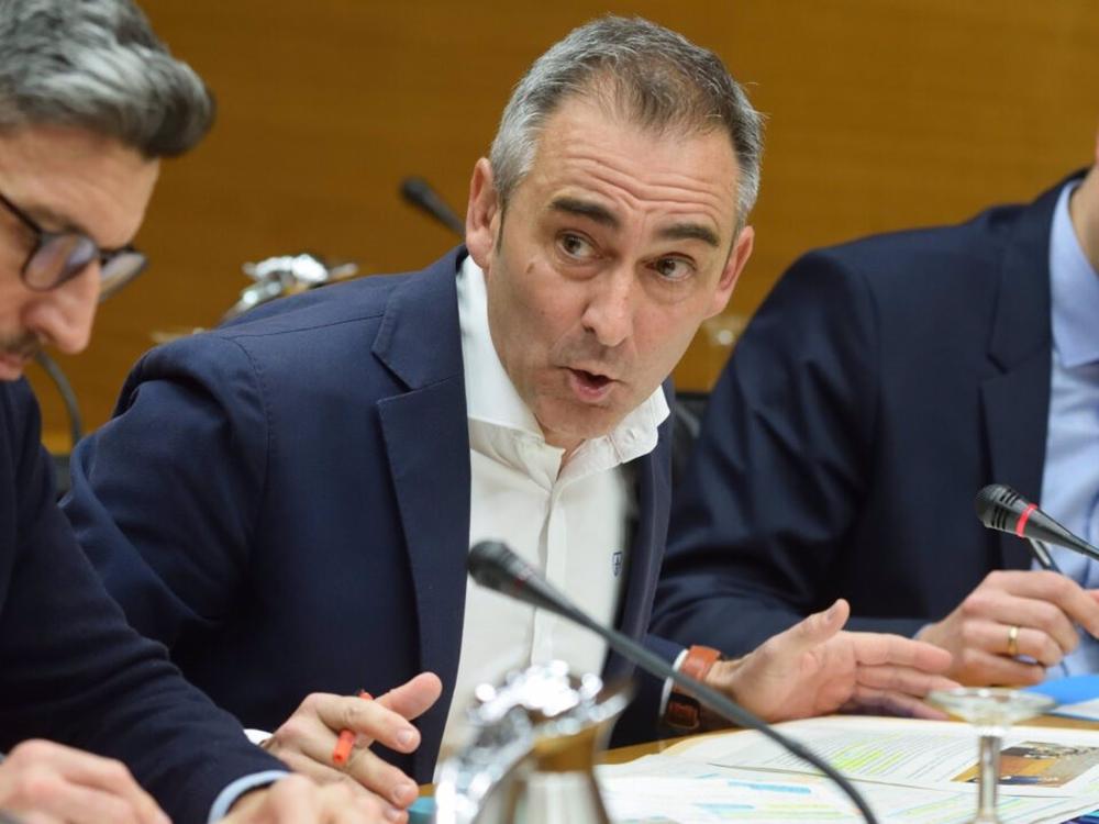 Archivo - El portavoz adjunto del Grupo Popular en Les Corts, Miguel Barrachina Archivo