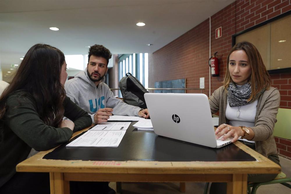 Estudiantes universitarios Estudiantes