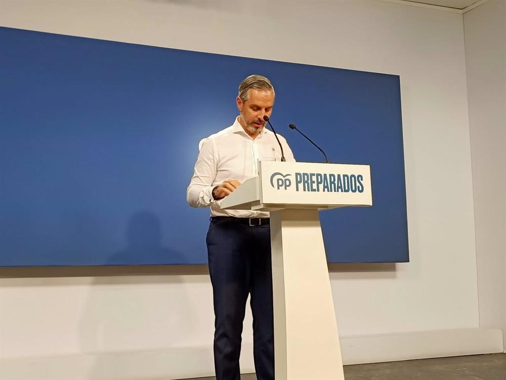 Archivo - El vicesecretario de Economía del PP, Juan Bravo, ofrece una rueda de prensa en la sede del partido. Archivo