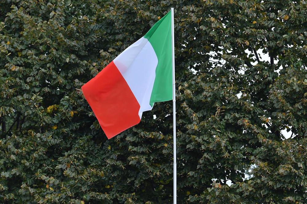 Archiv - Dateibild einer italienischen Flagge. Archiv