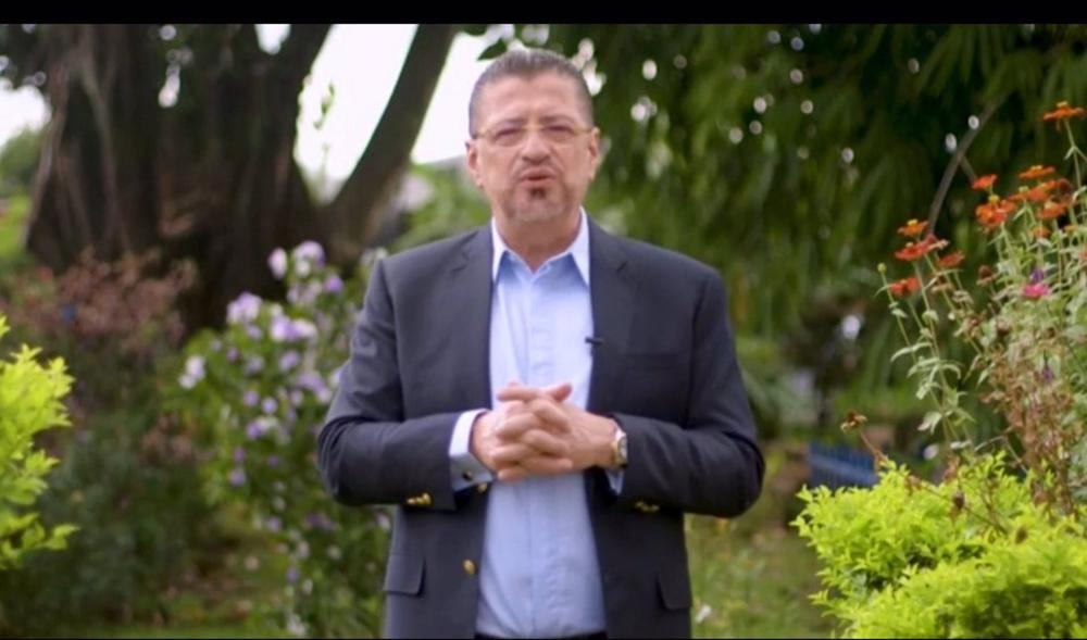 El presidente de Costa Rica, Rodrigo Chaves, durante su intervención en la presentación del informe de la OCDE El