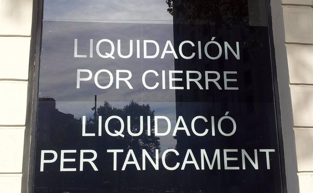 Archivo - Cartel de liquidación por cierre Archivo