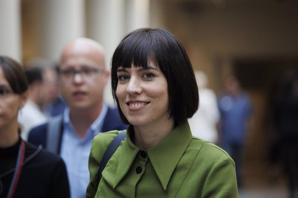 La ministra de Ciencia e Innovación, Diana Morant, a la salida del senado, a 18 de octubre de 2022, en Madrid (España). Sánhez y Feijóo viven este martes un nuevo debate en el Senado donde buscan La