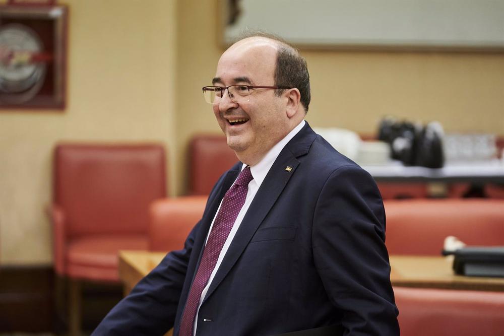 El ministro de Cultura y Deporte, Miquel Iceta, a su llegada a la Comisión de Cultura y Deporte del Congreso de los Diputados, a 8 de noviembre de 2022, en Madrid (España). El