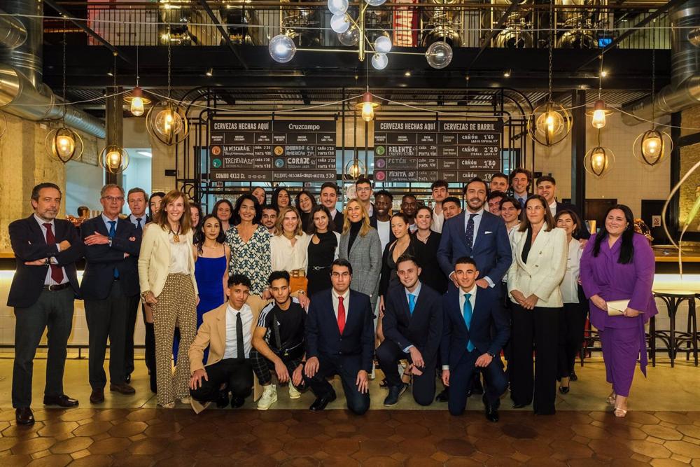 Graduación de la segunda promoción de jóvenes de 'Talento Cruzcampo'. Graduación