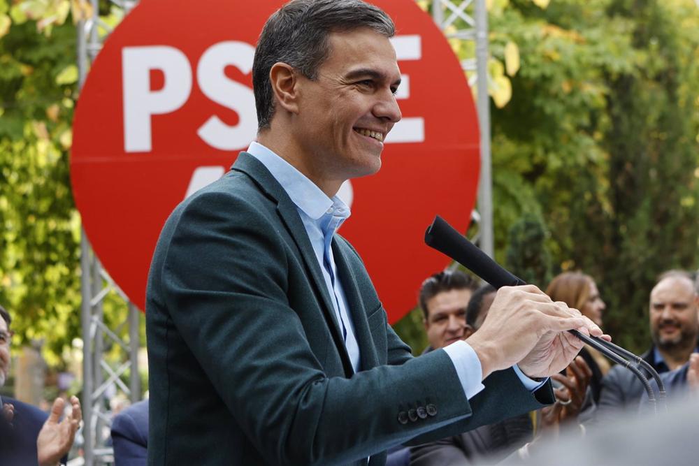 El presidente del Gobierno y secretario general del PSOE, Pedro Sánchez, interviene en un acto público en Espacio Cultural la Alameda, a 22 de octubre, en Soria, Castilla y León, (España). Este evento se enmarca dentro de la campaña 'El Gobierno de la Gen El