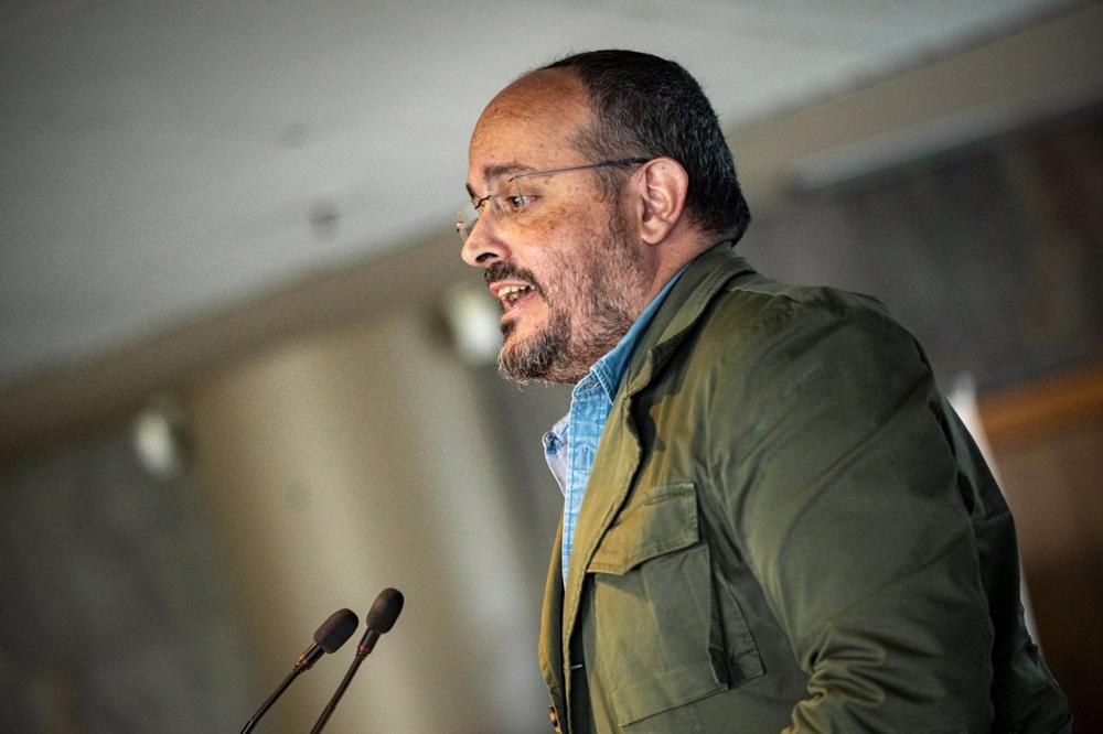 El líder del PP en Catalunya, Alejandro Fernández, en la clausura de un acto del partido sobre las municipales de 2023 en Badalona (Barcelona) El