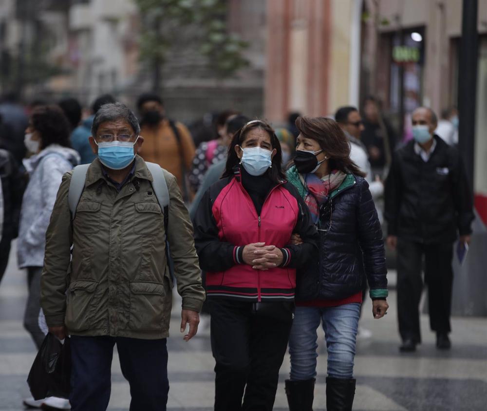 Archiv - Maskierte Menschen in Peru Archiv