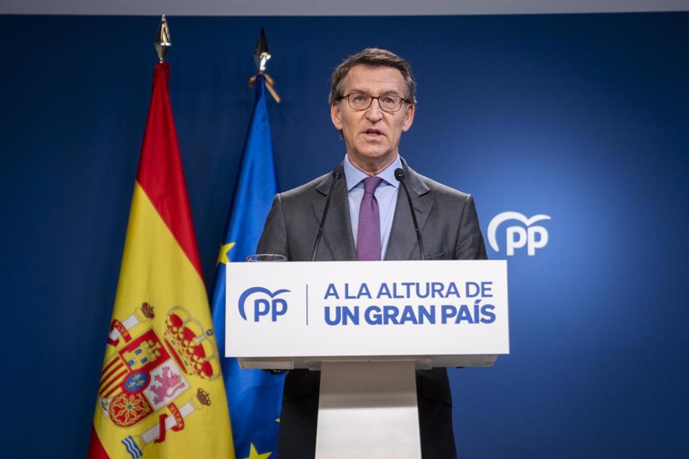 El presidente del Partido Popular (PP), Alberto Núñez Feijóo, comparece para realizar una declaración institucional ante los medios por el anuncio del Gobierno de la derogación del delito de sedición del Código Penal, en la sede del PP en la calle Génova, El