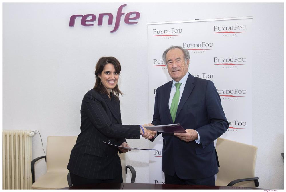 La directora general de Renfe Viajeros, Sonia Araujo, y el vicepresidente de Puy du Fou España, Jesús Sainz La