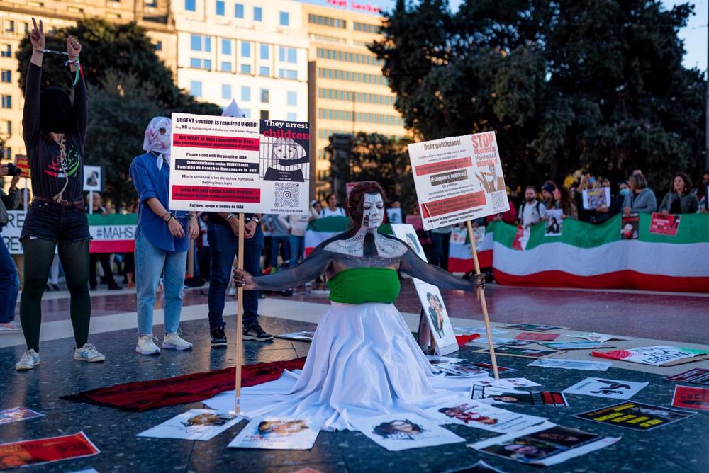 Protesto em Barcelona sobre a morte de Mahsa Amini no Irão Protesto
