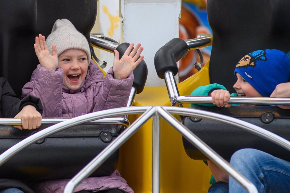 Archive - Enfants ukrainiens dans un parc à Magdeburg, Allemagne Archive
