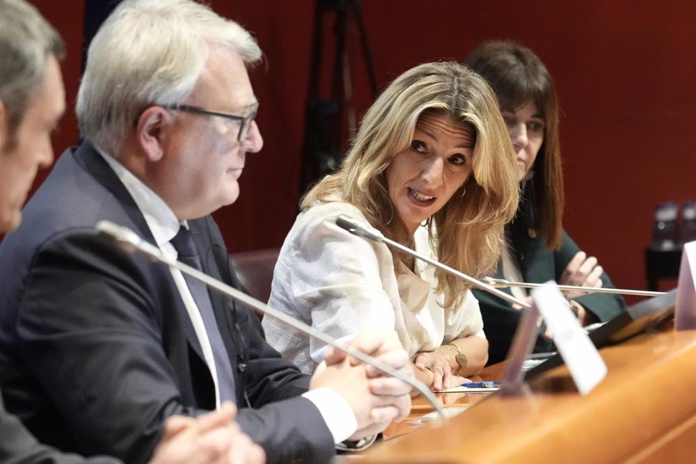 La vicepresidenta segunda y ministra de Trabajo, Yolanda Díaz, con la vicelehendakari y consejera de TRabajo y Empleo,Yolanda Me4ndia, y el comisario europeo para el Empleo,Nicolas Schmit La