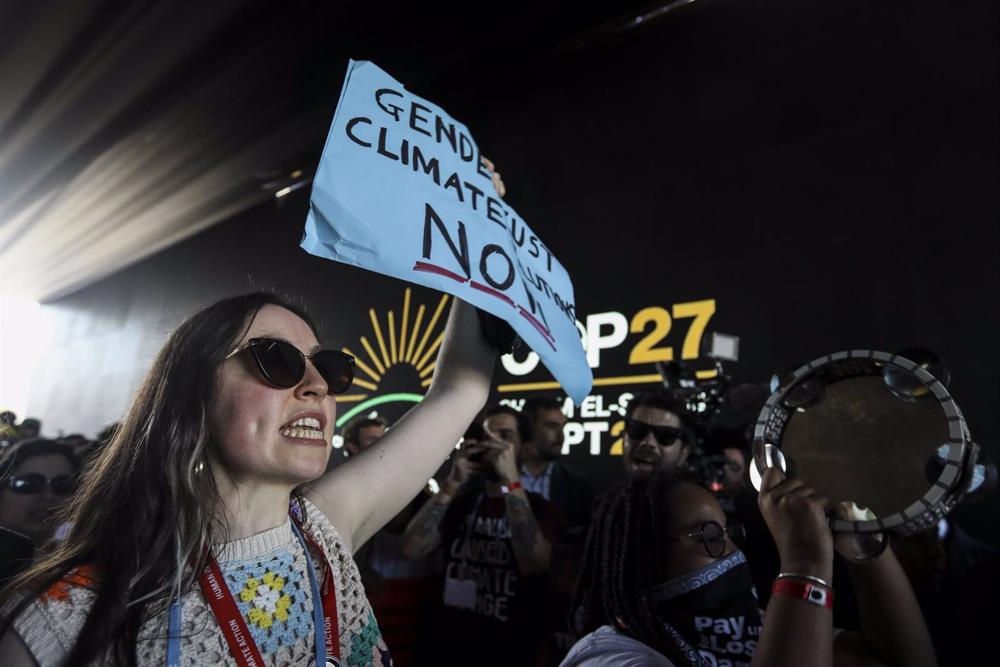 Activistas climáticos participam na marcha da Coligação COP27 Activistas