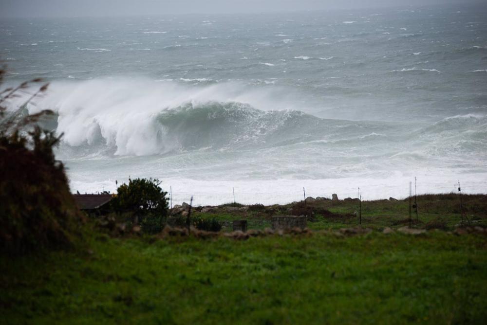 Fuerte oleaje en la zona de Santa Maria de Oia hasta Cabo Silleiro, a 20 de octubre de 2022, en Pontevedra, Galicia, (España). Fuerte