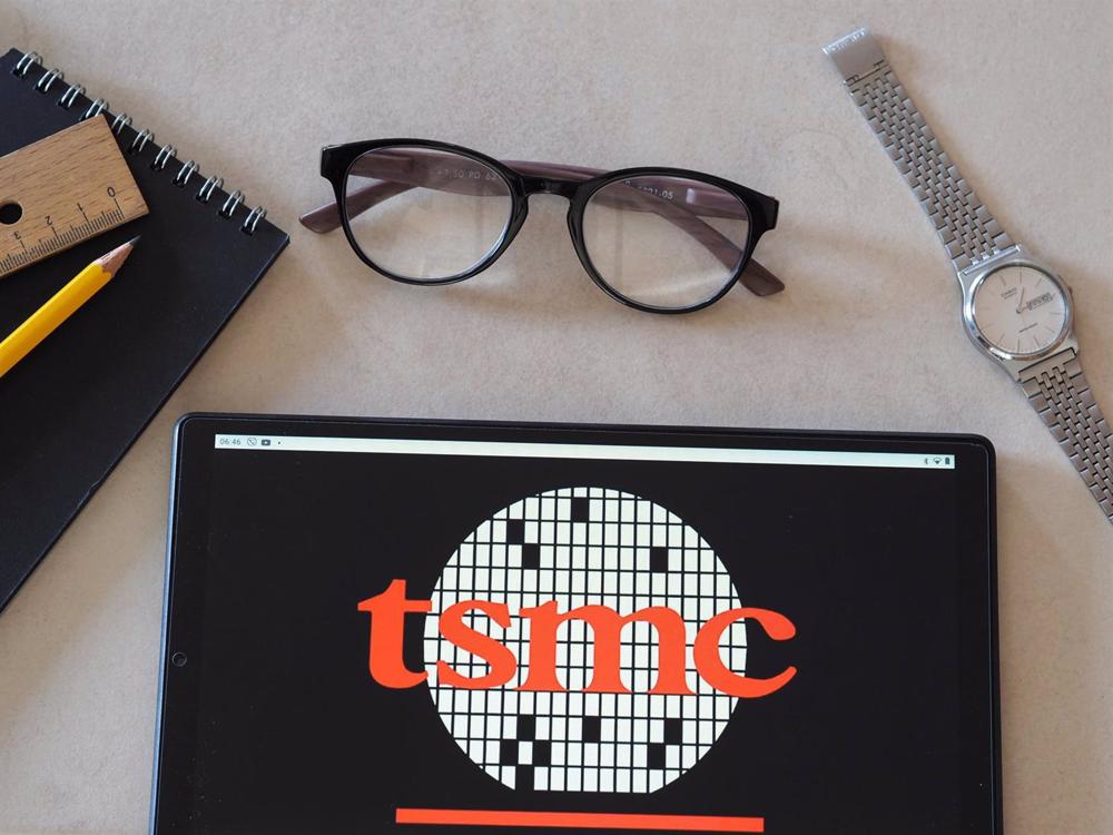 Archivo - June 15, 2022, Germany: In this photo illustration, a Taiwan Semiconductor Manufacturing Company (TSMC) logo seen displayed on a tablet. Archivo
