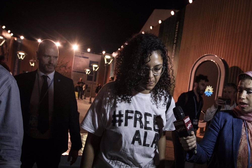 Sanaa Seif, Schwester des prominenten Aktivisten Alaa Abdelfatah, im Hungerstreik gegen ihre Inhaftierung in Ägypten Sanaa