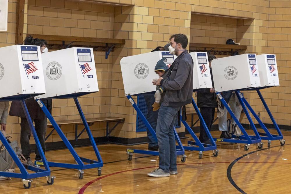 U.S. mid-term congressional elections on November 8, New York. U.S.