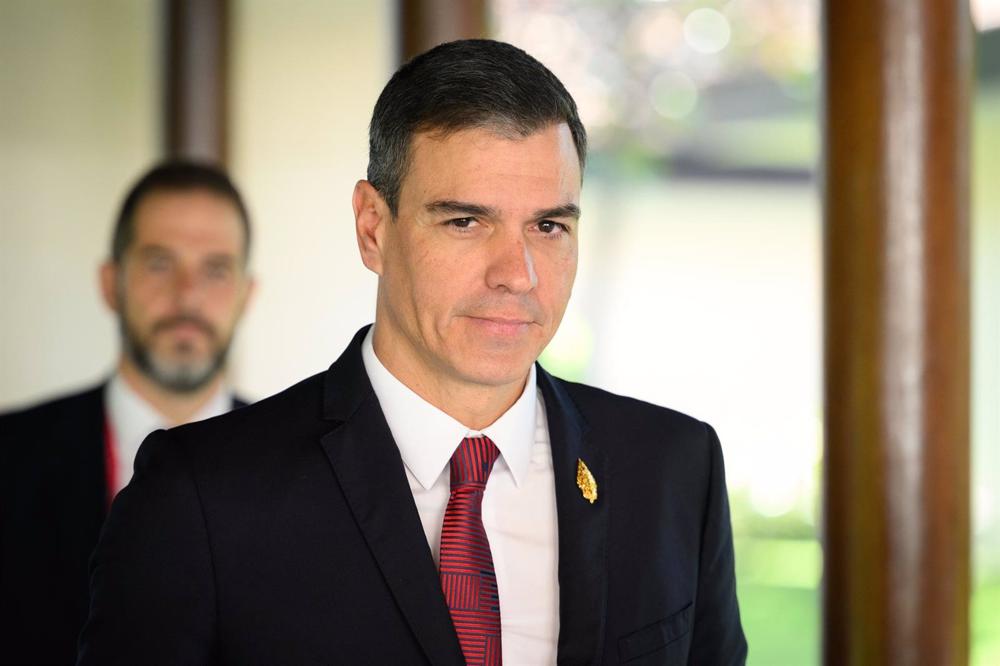 16 November 2022, Indonesia, Nusa Dua: Prime Minister of Spain Pedro Sanchez arrives ahead of an emergency meeting of leaders following the overnight missile strike by a Russian-made rocket on Poland, at the G20 summit. Photo: Leon Neal/PA Wire/dpa 16