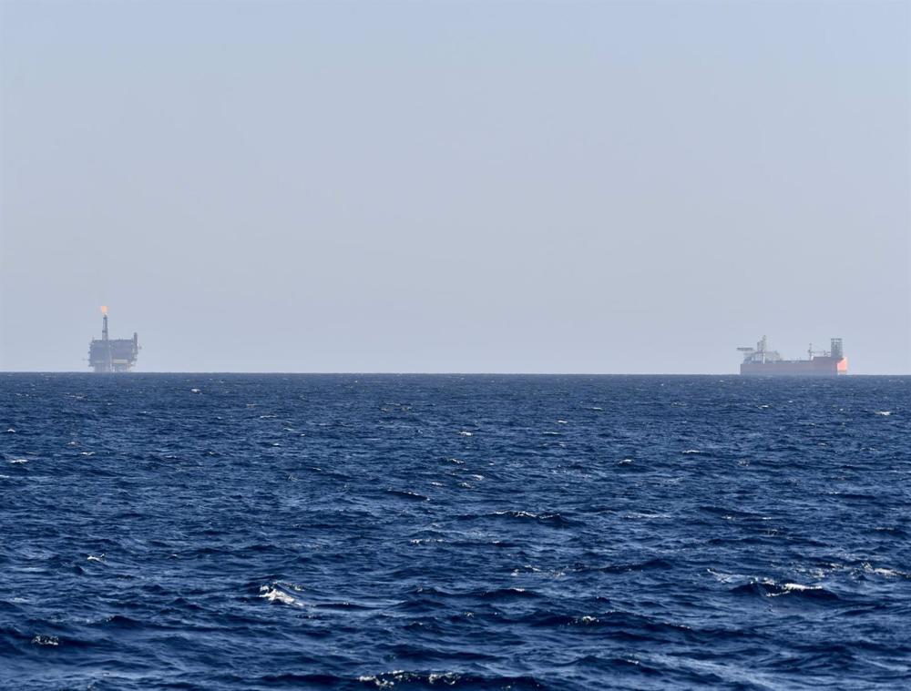 Archivo - La OPEP+ ya ha comenzado a reducir la producción en línea con la decisión de bajar sus cuotas a los dos millones de barriles diarios. Archivo