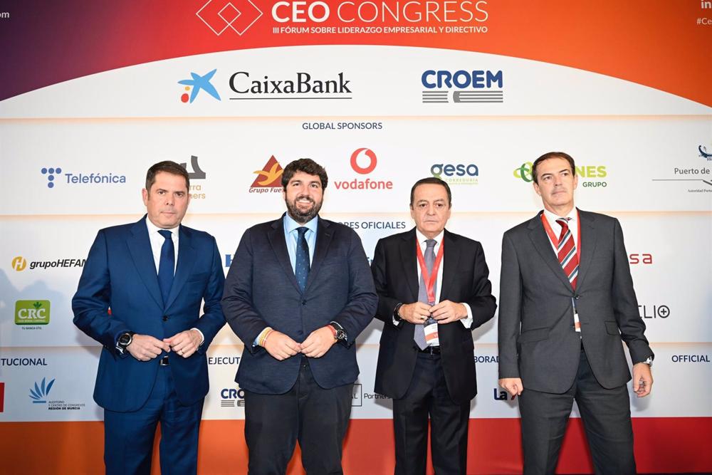 De izquierda a derecha, el presidente de Cepyme, Gerardo Cuerva; el presidente de la Comunidad, Fernando López Miras; el presidente de Croem, José María Albarracín, y el director general del CEO Congress, Fernando Cueto De