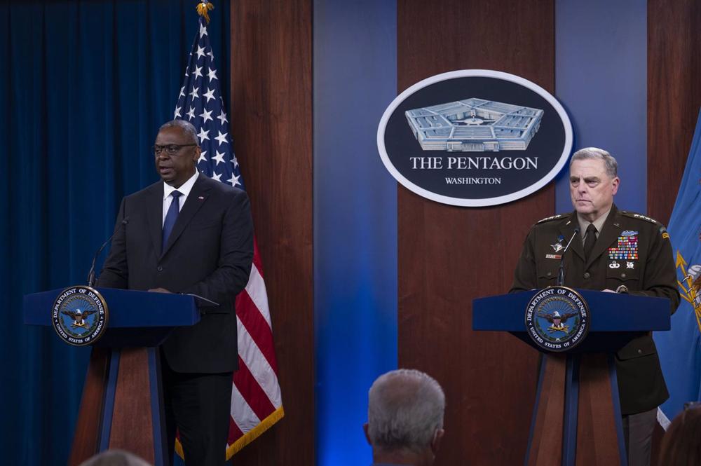 Arquivo - Presidente do Chefe do Estado-Maior Conjunto dos EUA Mark Milley e Secretário de Defesa dos EUA Lloyd Austin Arquivo