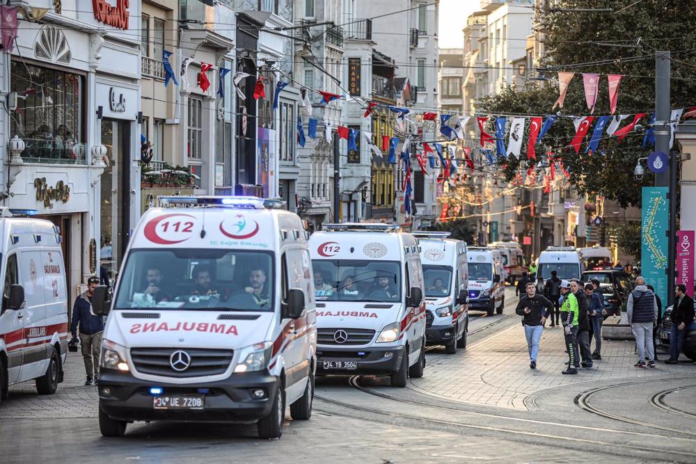 Imagen de archivo de ambulancias en Estambul, Turquía Imagen