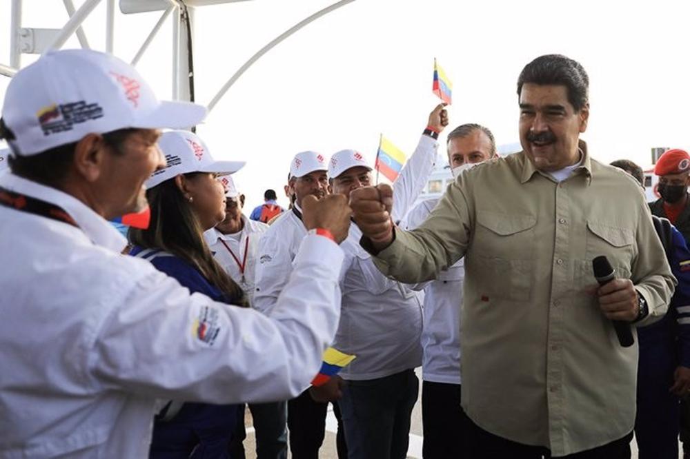 Il presidente venezuelano Nicolas Maduro al complesso petrolchimico Ana Maria Campos. Il