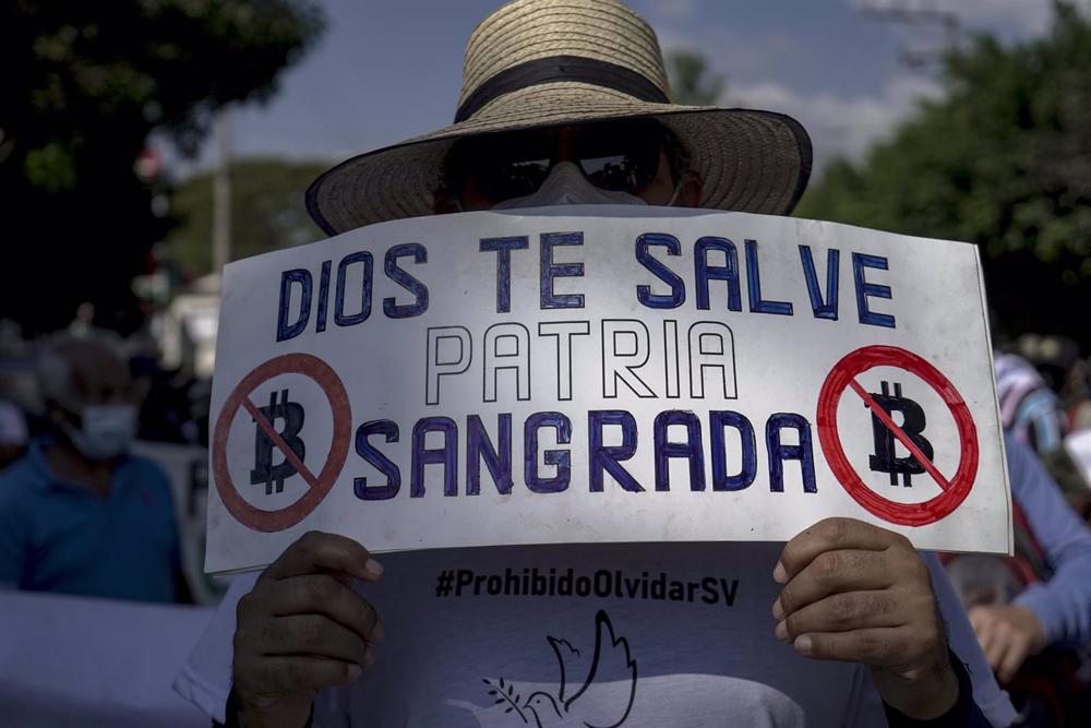 Archiv - Proteste gegen Bitcoin in San Salvador, El Salvador Archiv