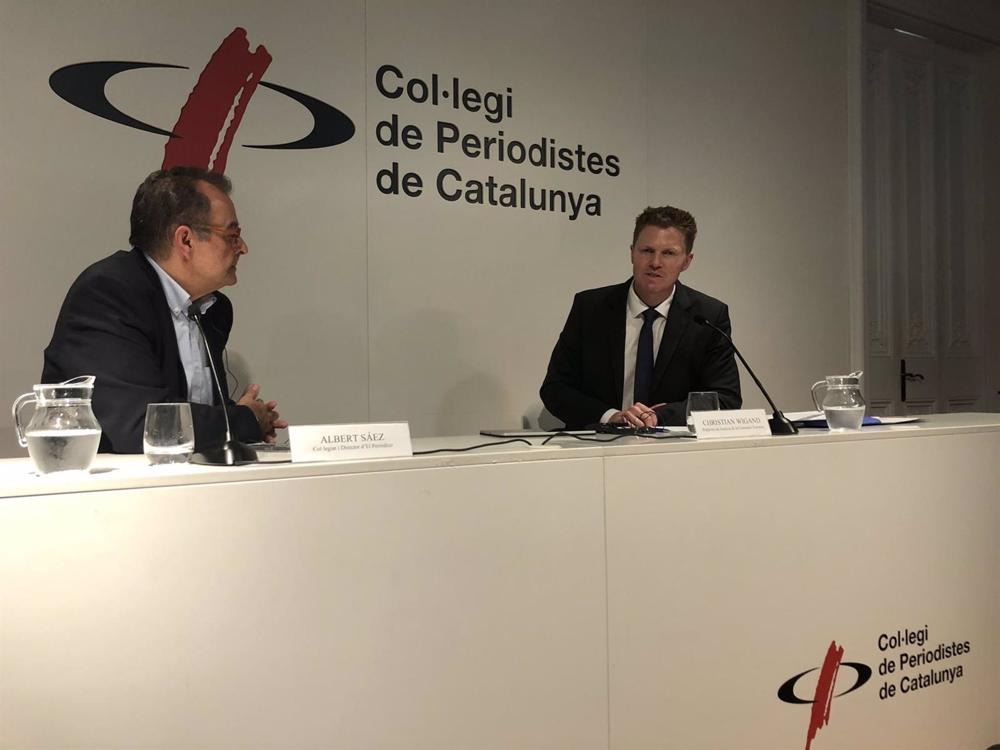 Le directeur de El Periódico, Albert Sáez, et le porte-parole de la Commission européenne pour la justice, Christian Wigand. Le